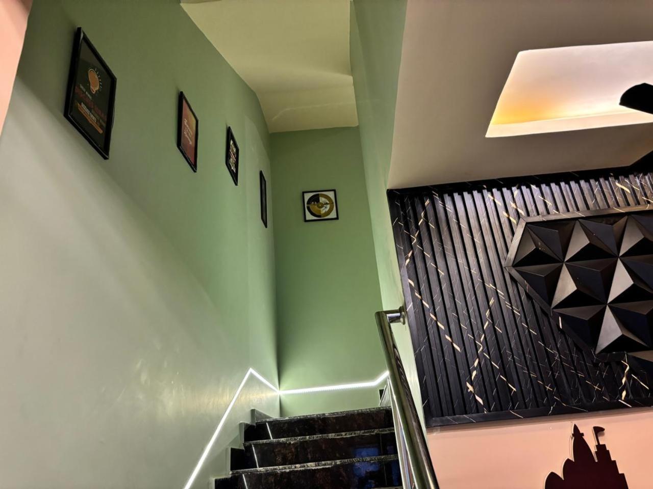 Holy City Inn Varanasi Ngoại thất bức ảnh