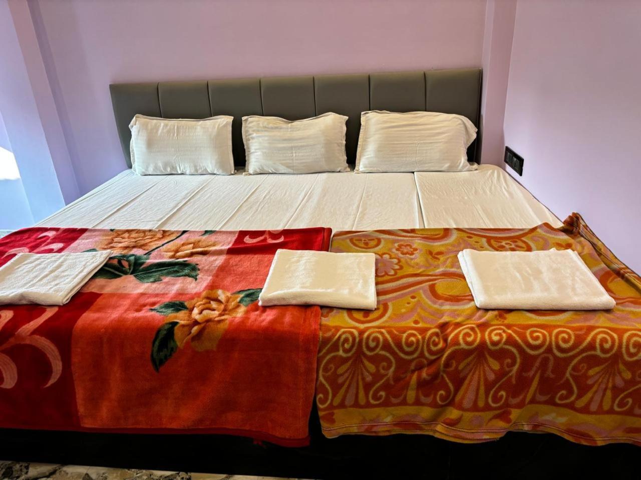 Holy City Inn Varanasi Ngoại thất bức ảnh