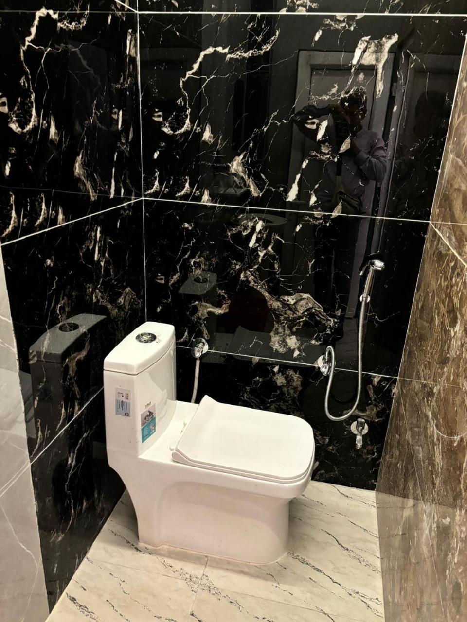 Holy City Inn Varanasi Ngoại thất bức ảnh